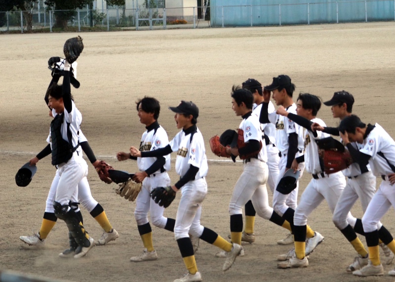 津久見ボーイズの選手たち